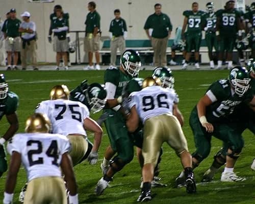 Inside the Legends: 2009 Notre Dame Japan Bowl film posteri